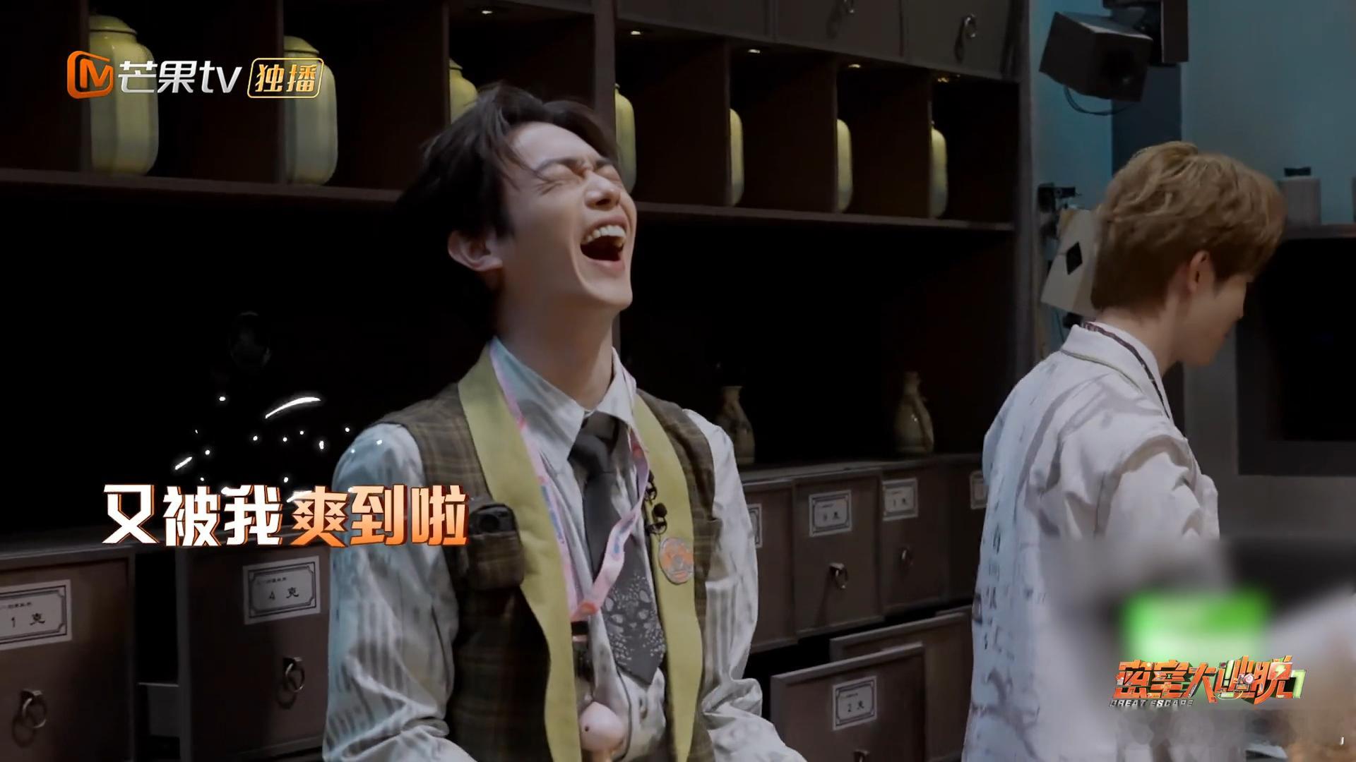 许凯好东西当然要分享 谁被许凯的“分享”笑到！先是40秒美手纯享暴击，细长手指超