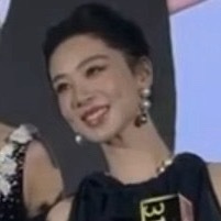 杨紫主动让C位好美……… 