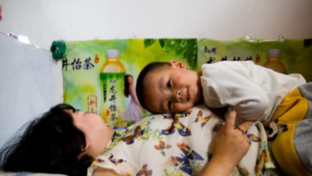 医学奇迹！”2011年，江西一男子不顾家人反对，娶瘫痪女子。新婚夜前夕，岳母支走