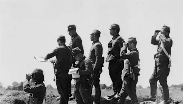 1938年11月，国军师长王劲哉将汤恩伯派来的副师长枪杀后，率部北渡长江进入湖北