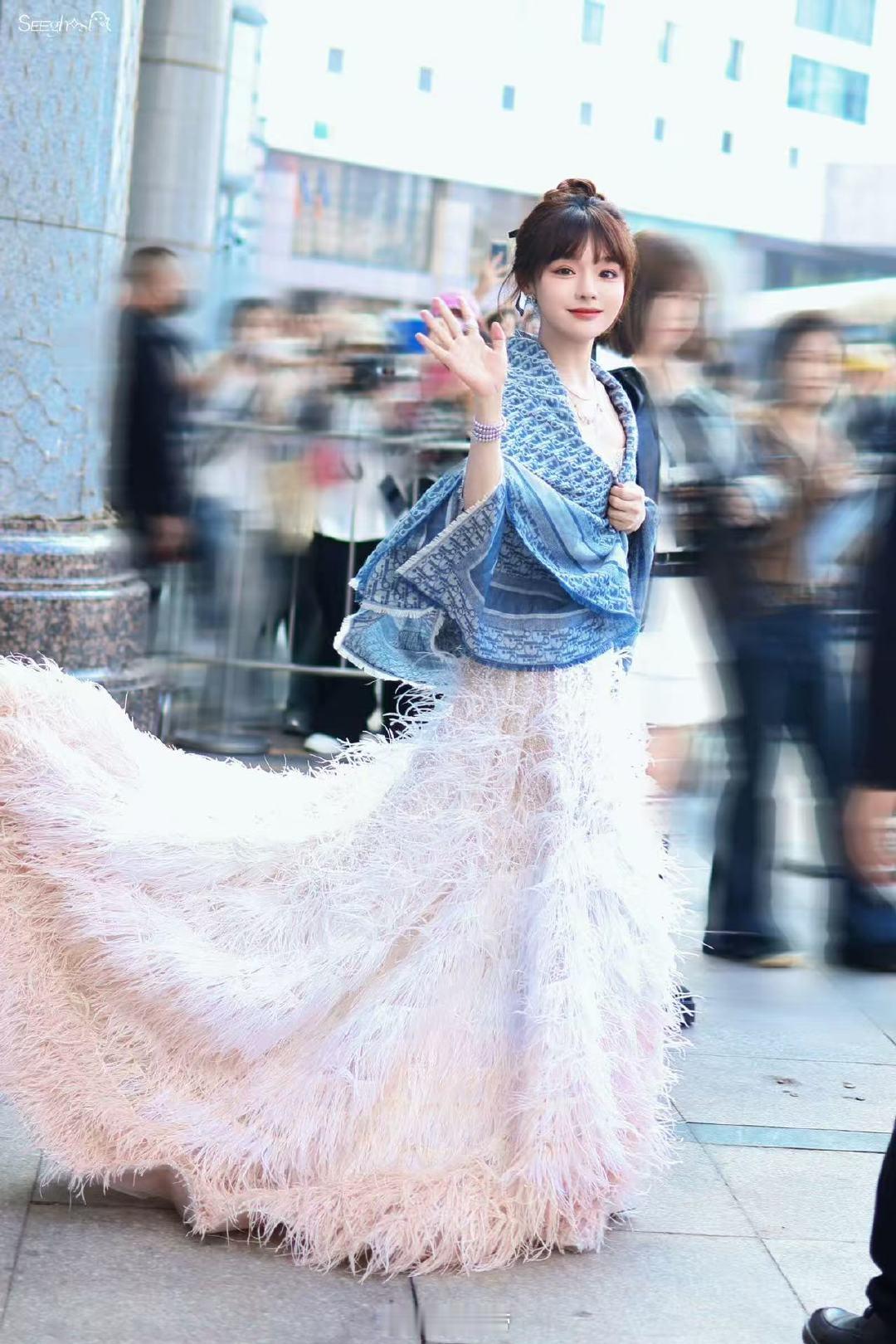 红毯上的黄霄云 古风画里走出来的谪仙，用气质打破次元壁，活脱脱从古风小说里走出的