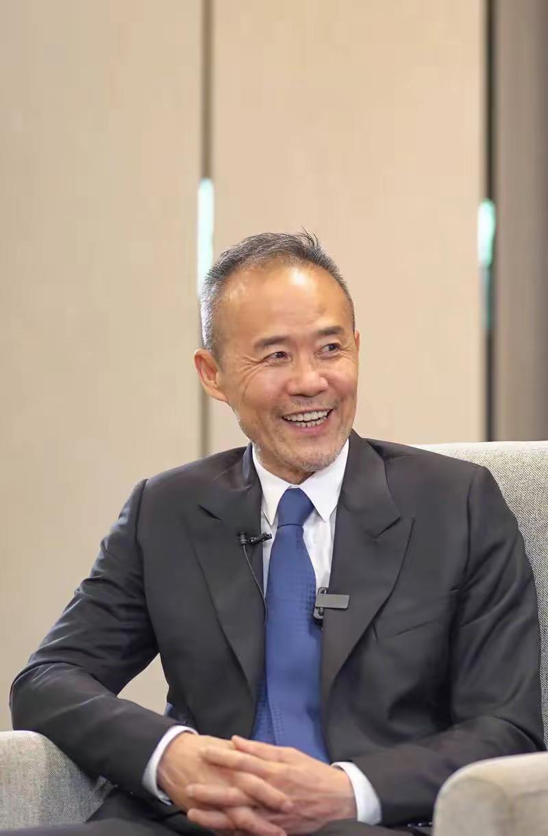 王石70岁突然聊婚姻
说自己当了35年上门女婿，净身出户后才娶了田朴珺。
这话一