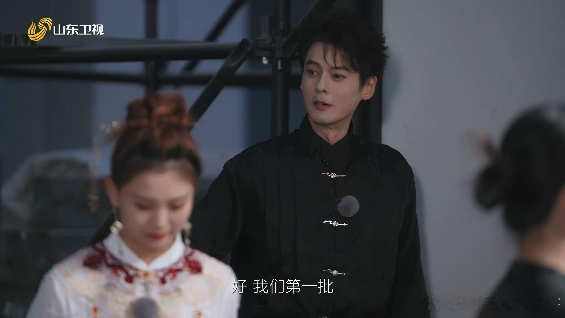 郭品超乡村走秀走出巴黎风 用走秀诠释“时尚无边界”！乡村里的马面裙造型，他走起来