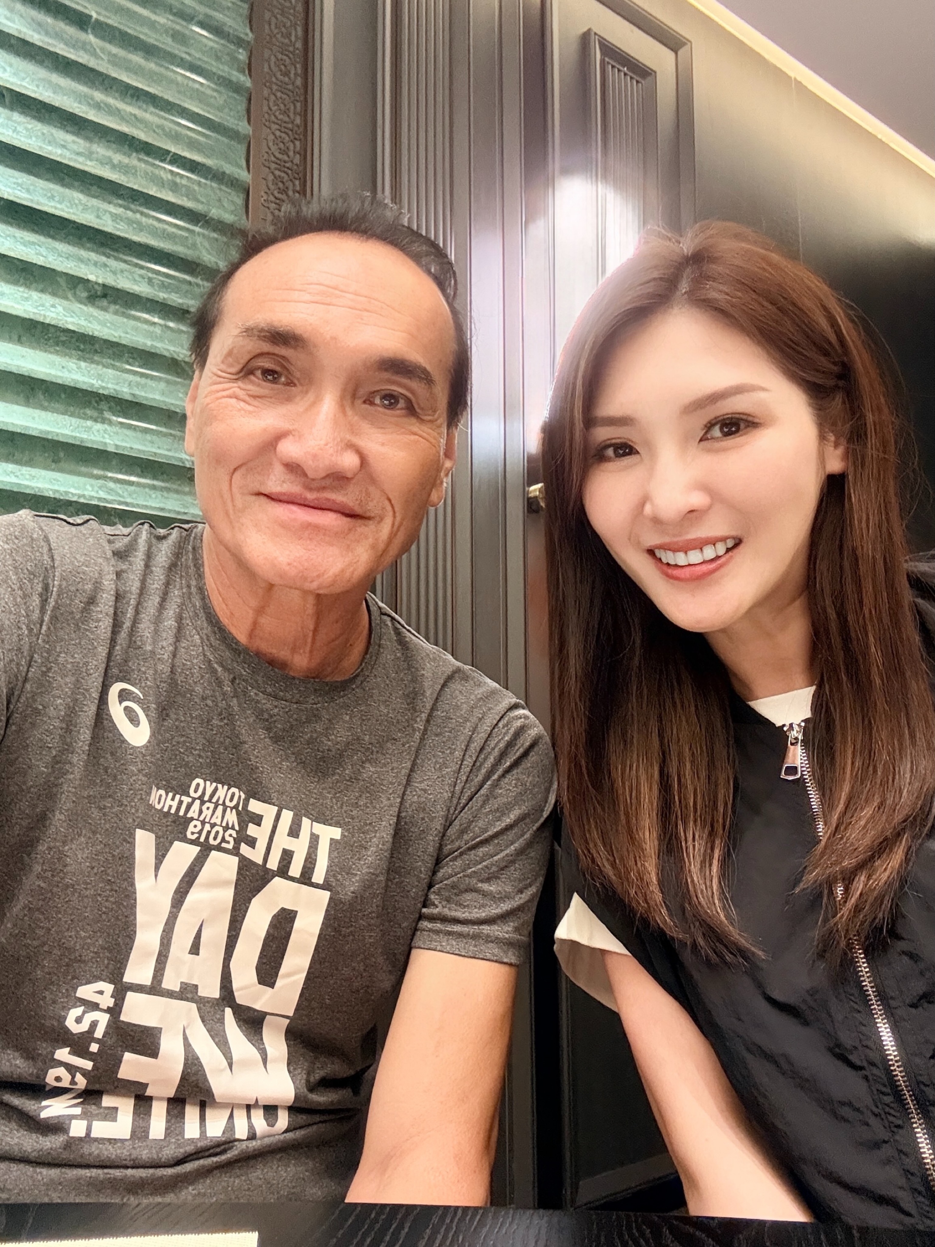 67岁冼灏英与苑琼丹、前港姐钟洁怡聚会，钟洁怡分享合照，写道：「估唔到喺广州都见