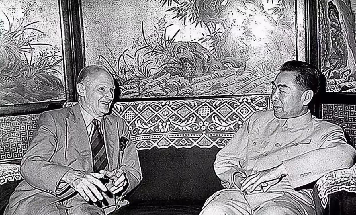 1960年蒙哥马利访问中国后，戴高乐向其询问感受，蒙哥马利坦言：千千万万不可轻易