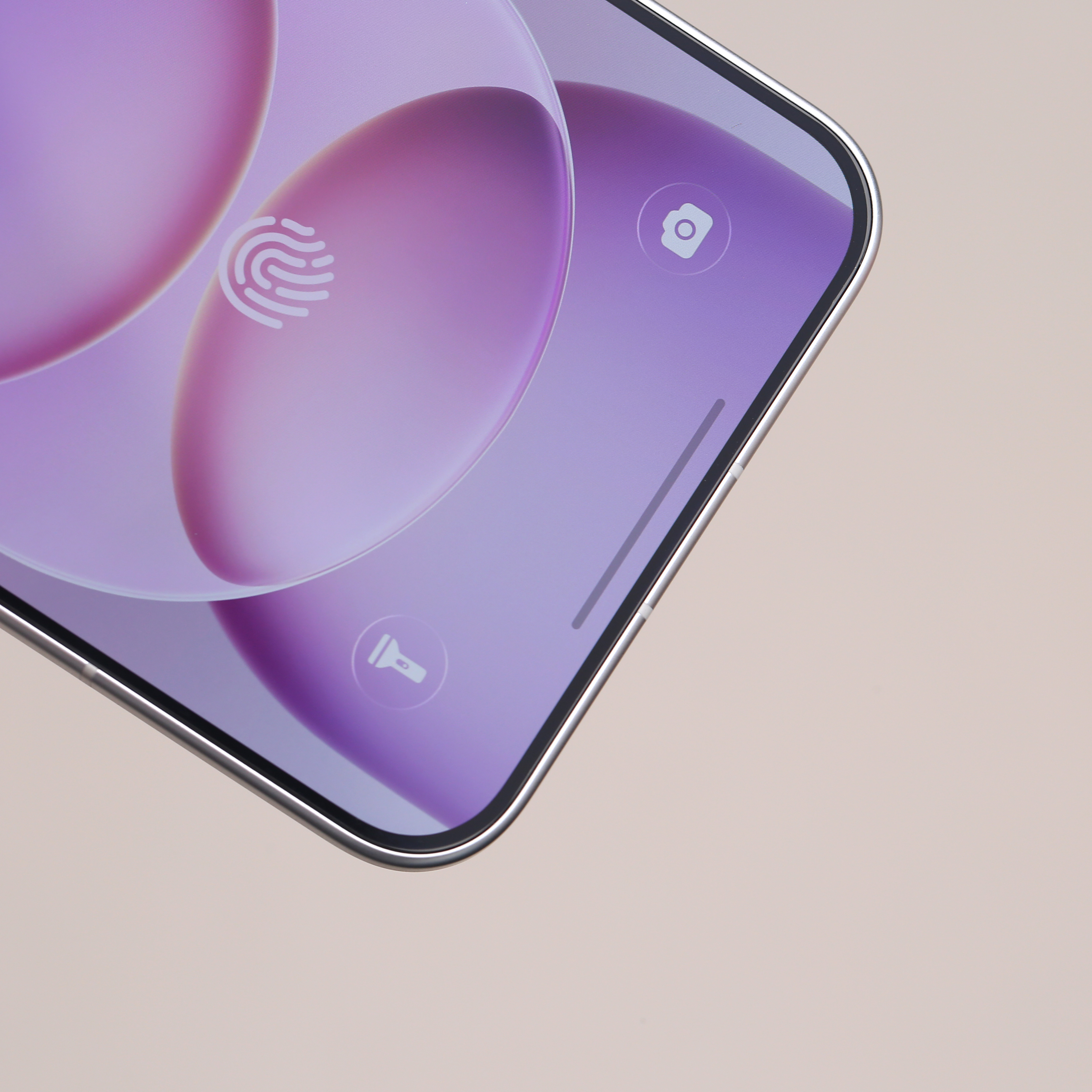 荣耀 Magic8 Pro Air 我们也做了一款 PET AR 膜大覆盖，超轻