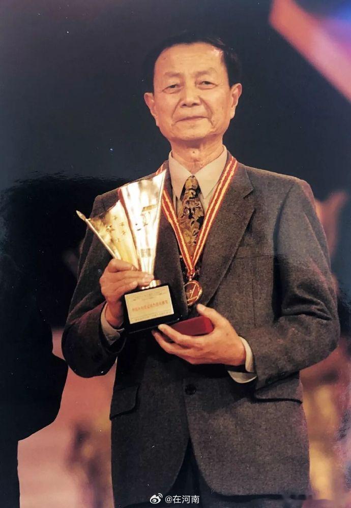 【程嘉炎享年92岁】程嘉炎乒乓裁判界一代宗师2026年7月29日，乒乓球裁判界泰