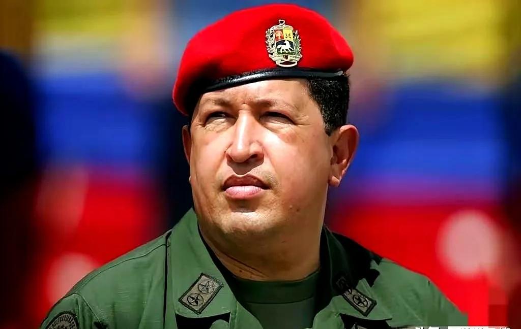 看到个消息，真是让人哭笑不得！

查韦斯这老爷子恐怕做梦都没想到，生前硬刚美帝，