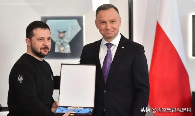 波兰现在可能要担心，自己现在最大威胁有可能不是俄罗斯，而是乌克兰。

这几天，乌