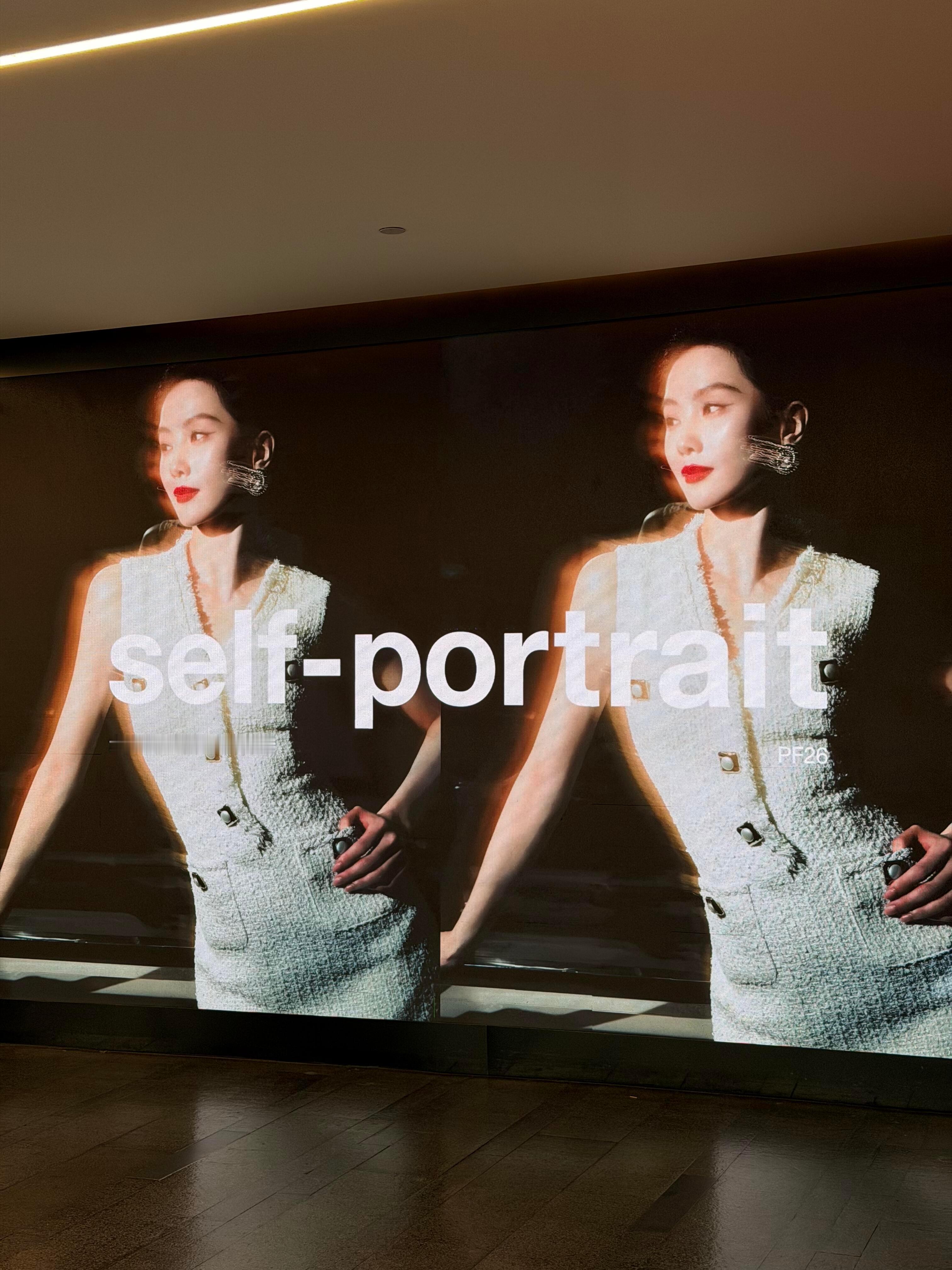 长沙的刘诗诗痛楼，真哪里都是刘诗诗self-portrait全球品牌代言人刘诗诗