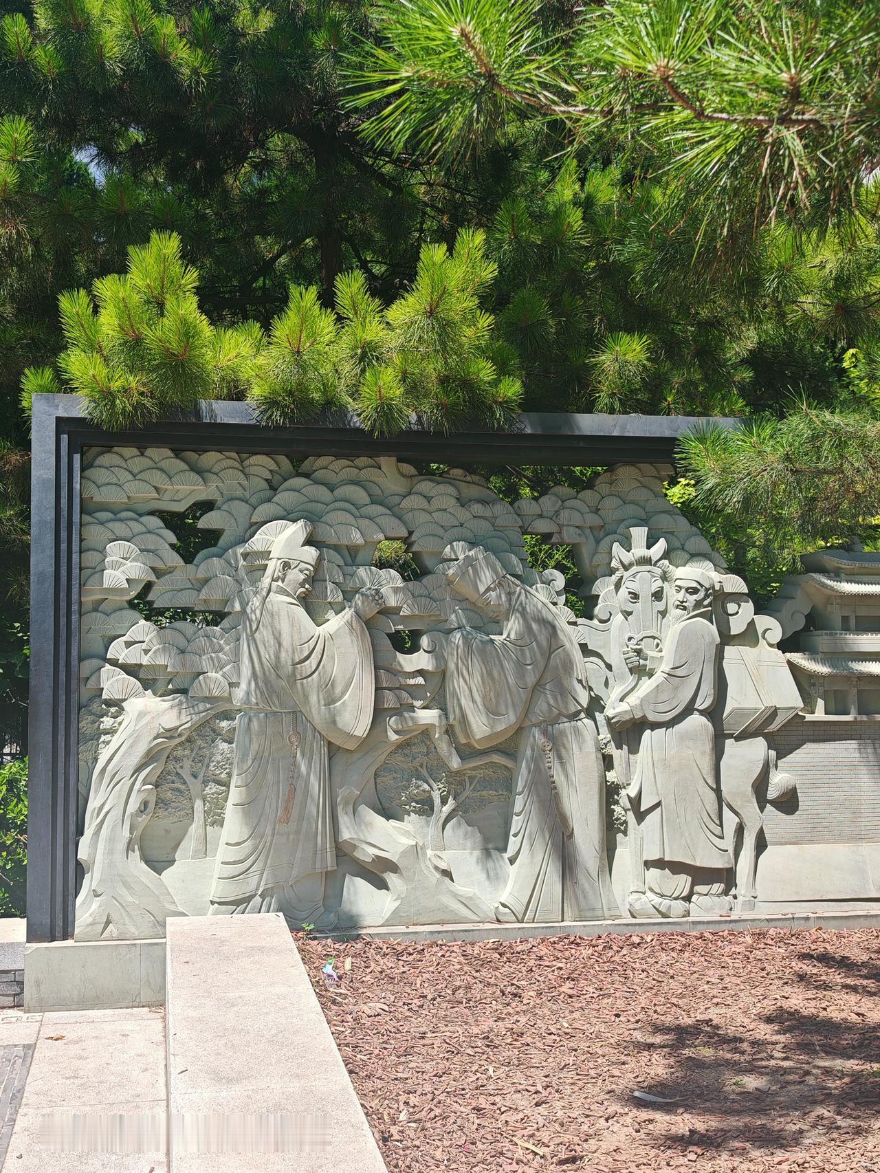 在北京国寺前随手一拍，那风景简直绝了。就说镇国寺，元代古刹遗址上有棵15米高、干