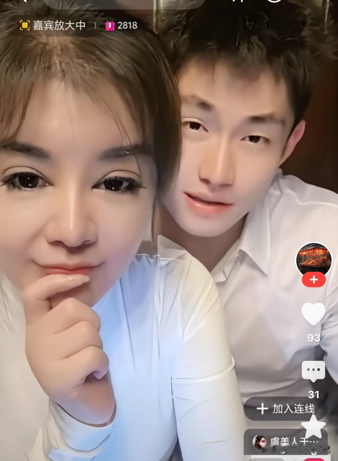 大家发现没有，任任的眉毛一点不好看，本来就小眼睛，整个这么宽的眉毛，种过了还这么