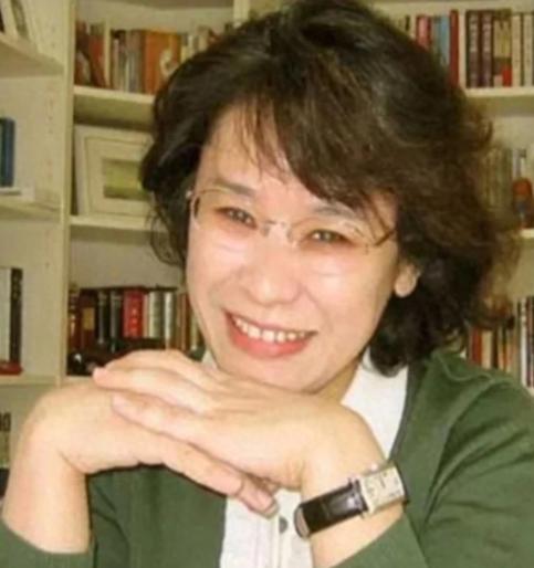 张海迪是个谜。从80年代至今，30多年过去快70岁，为什么一直还能活到现在？她身