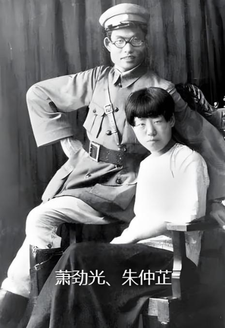 1940年延安，36岁朱仲芷带6娃离婚，15年后前夫成开国大将，她一生无悔。
 