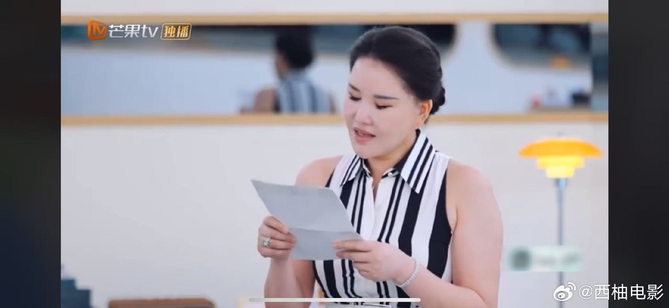 张昕琰赚钱后先给妈妈买礼物心动双重奏年年拿下奖学金，每次奖金到手第一件事，就是给