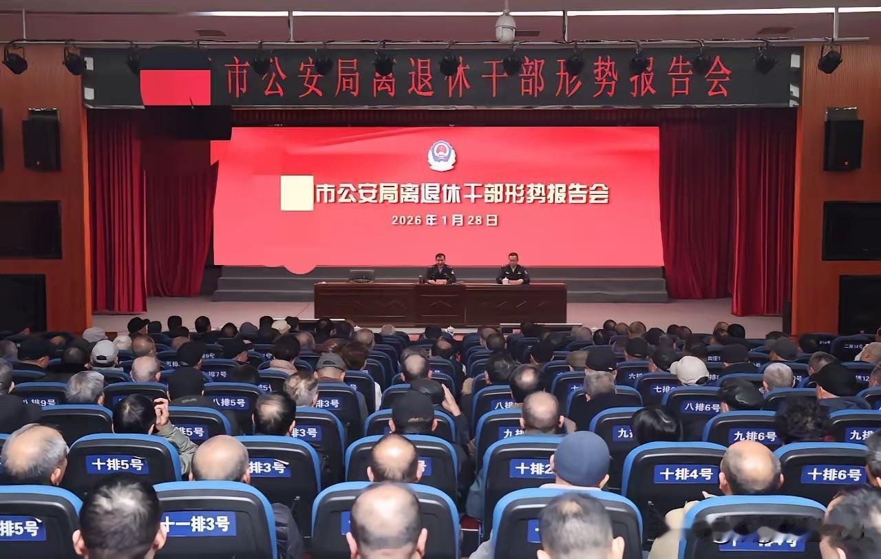 秃顶哪里最多，除了寺庙，当属警营——从一张照片说开去

这一张照片，是基层民警辛