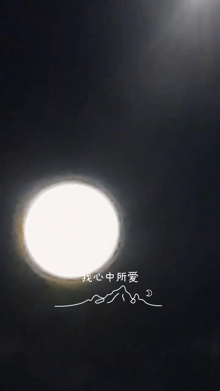 一生中最爱(温柔版)-林咏诗。
如果痴痴的等某日，终于可等到一生中最爱。谁介意你