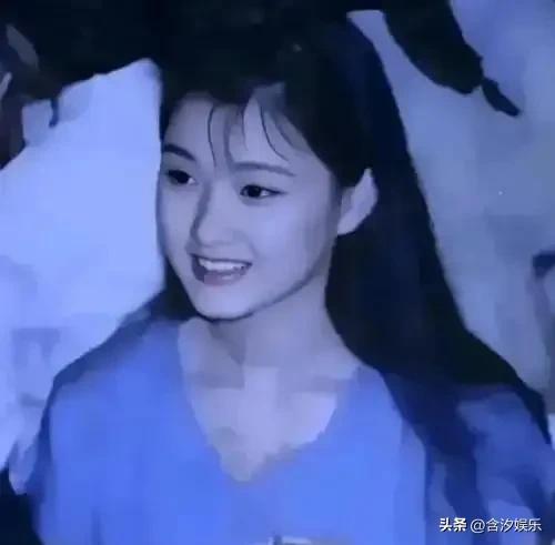 1996年，宋祖英亲手把18岁小保姆送进了监狱，一判就是12年，而这个保姆还是自