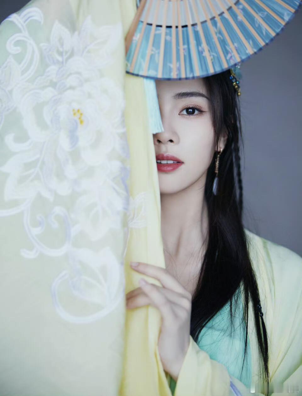 白鹿的美颜暴击 ​​​