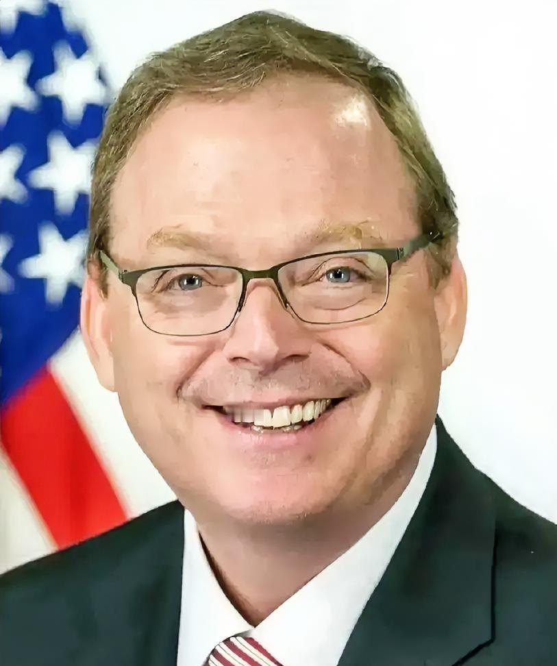 12月5日，美国白宫国家经济委员会主任哈塞特公开表示，美联储在接下来的议息会议上