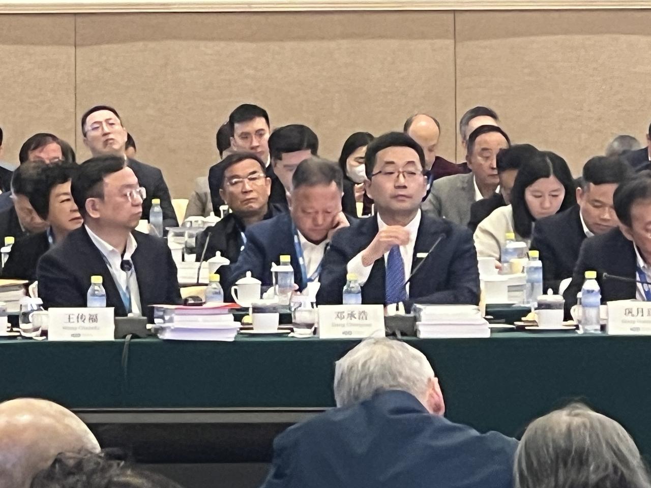 是谁真正在想车主所想，往往在细节就能看出来。近日，中国电动汽车百人会在京举行，深