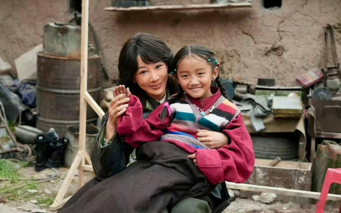 生命树小演员分享和杨紫合照 《生命树》小演员分享了和样子的合照，“温柔得像小云朵