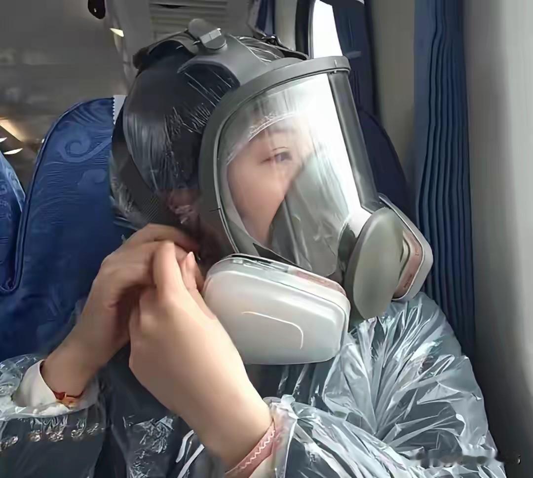 要我说这些控烟“老仙女”一些只是哗众取宠罢了，另一些瞄准狗粮，狗粮多了自然防毒面