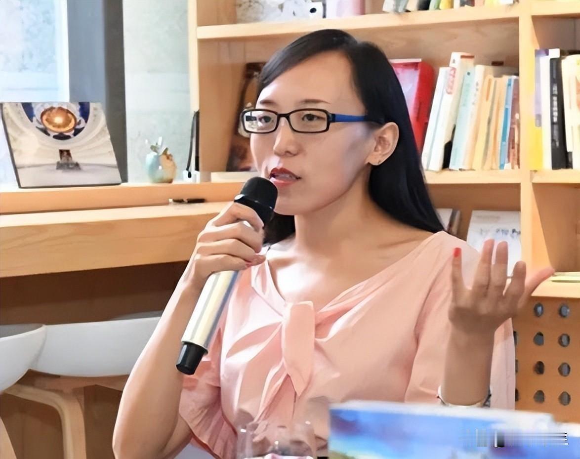“你给我等着瞧”，余秀华此言一出，“孙频涉抄”事件的舆论热度瞬间再度高涨。

说