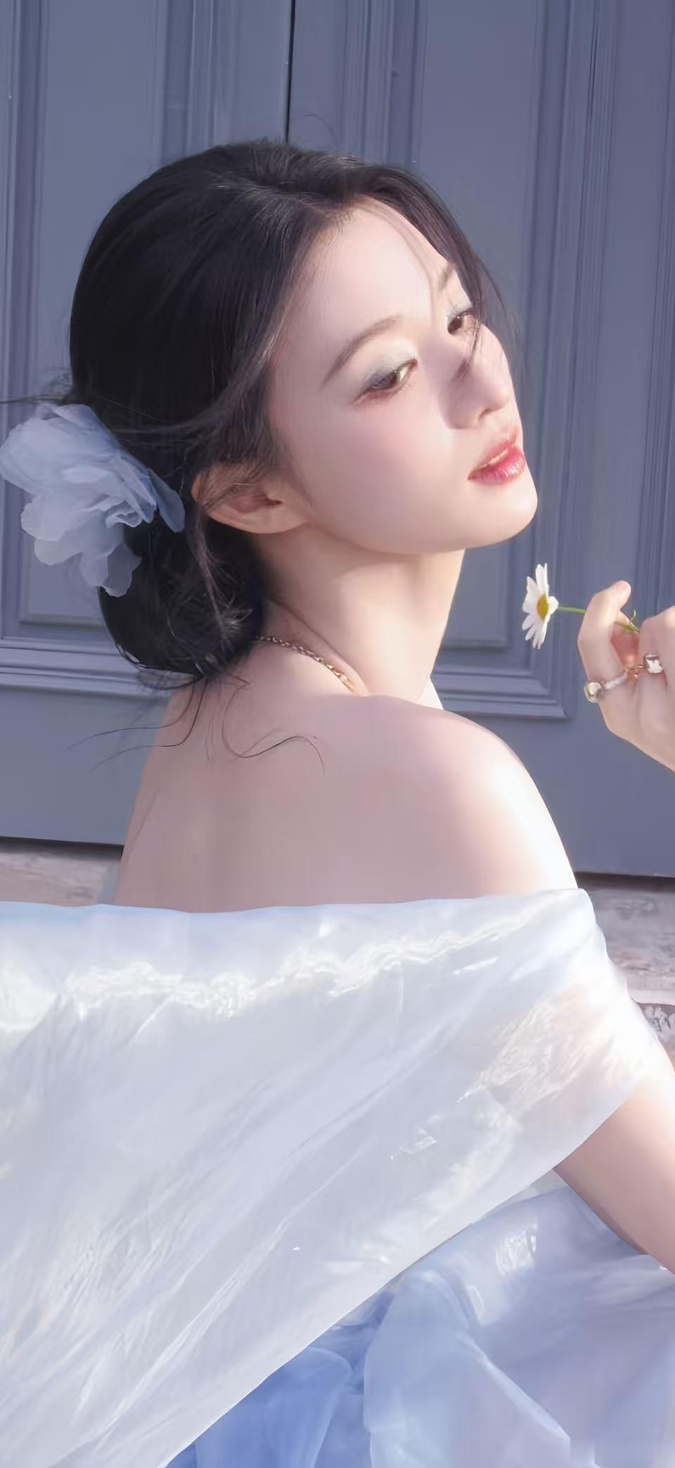 爱情有烟火藏了3年是为了世界杯吧爱情有烟火 23年杀青拖到现在终于上线，那段魔性