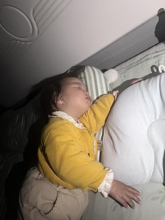 各位到了晚上要给孩子调整几次睡姿？