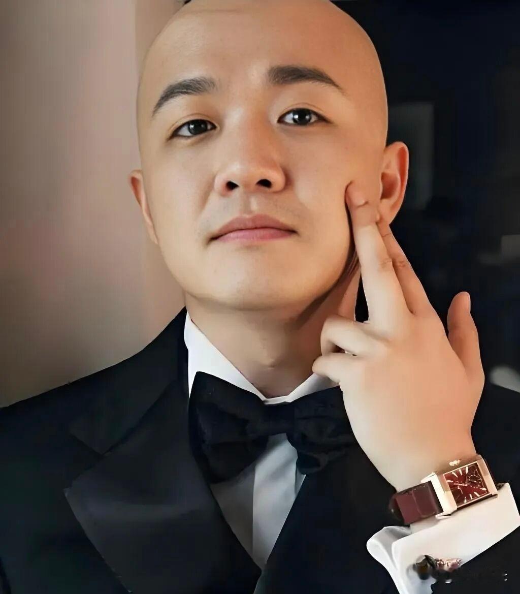 景甜事件最大的受益者出现了，
不是孙宇晨，也不是景甜，
而是包贝尔。

8月26