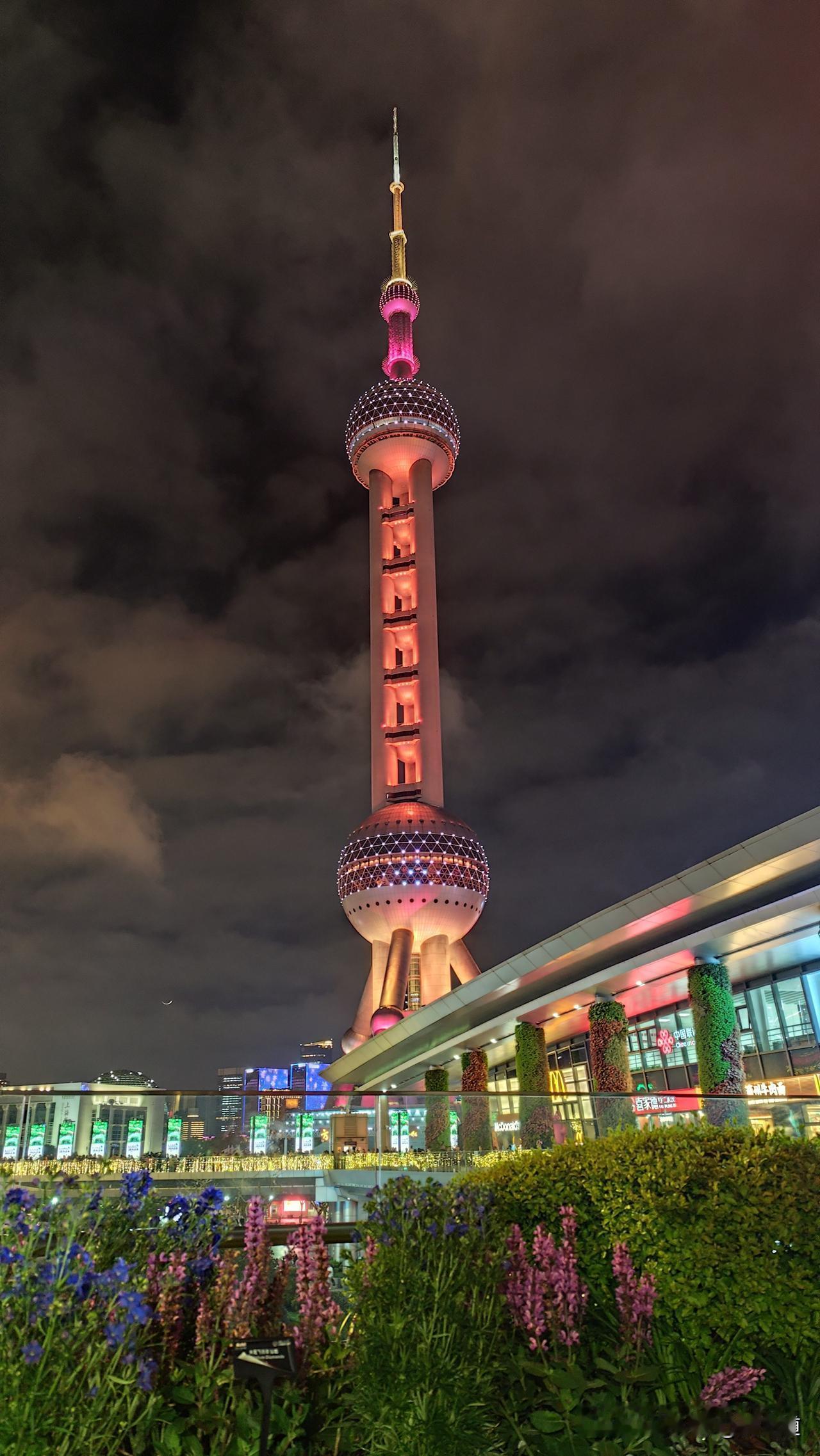 我认为中餐。由于长期的吃惯中歺已成习惯，还是喜欢吃中歺更适合自己的口胃，但早歺改
