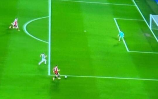 达洛特绝佳机会不传霍伊伦，传奇：他在犯罪