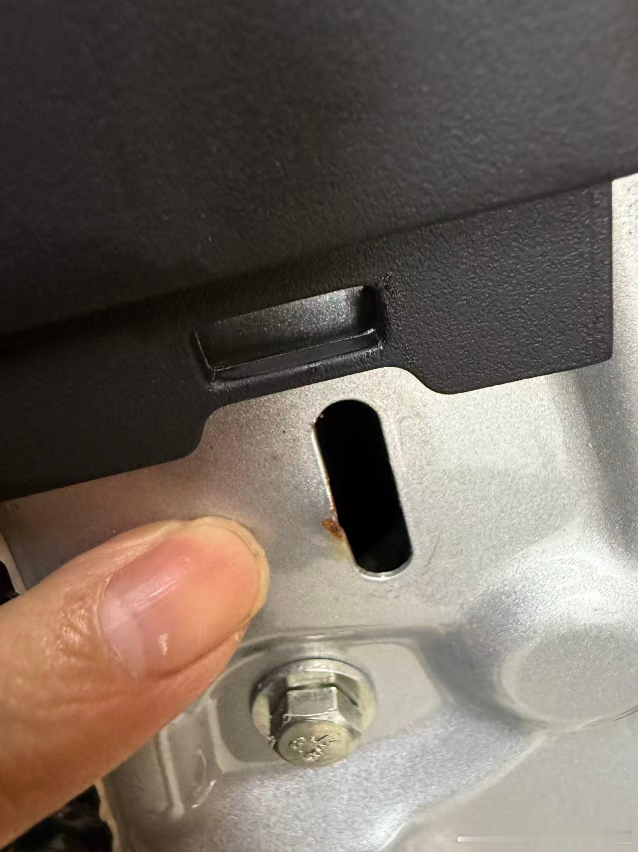 细品，还没过保的国产网红品牌新能源[二哈]，这铁皮这防透汽车冷知识 切记吹牛皮的