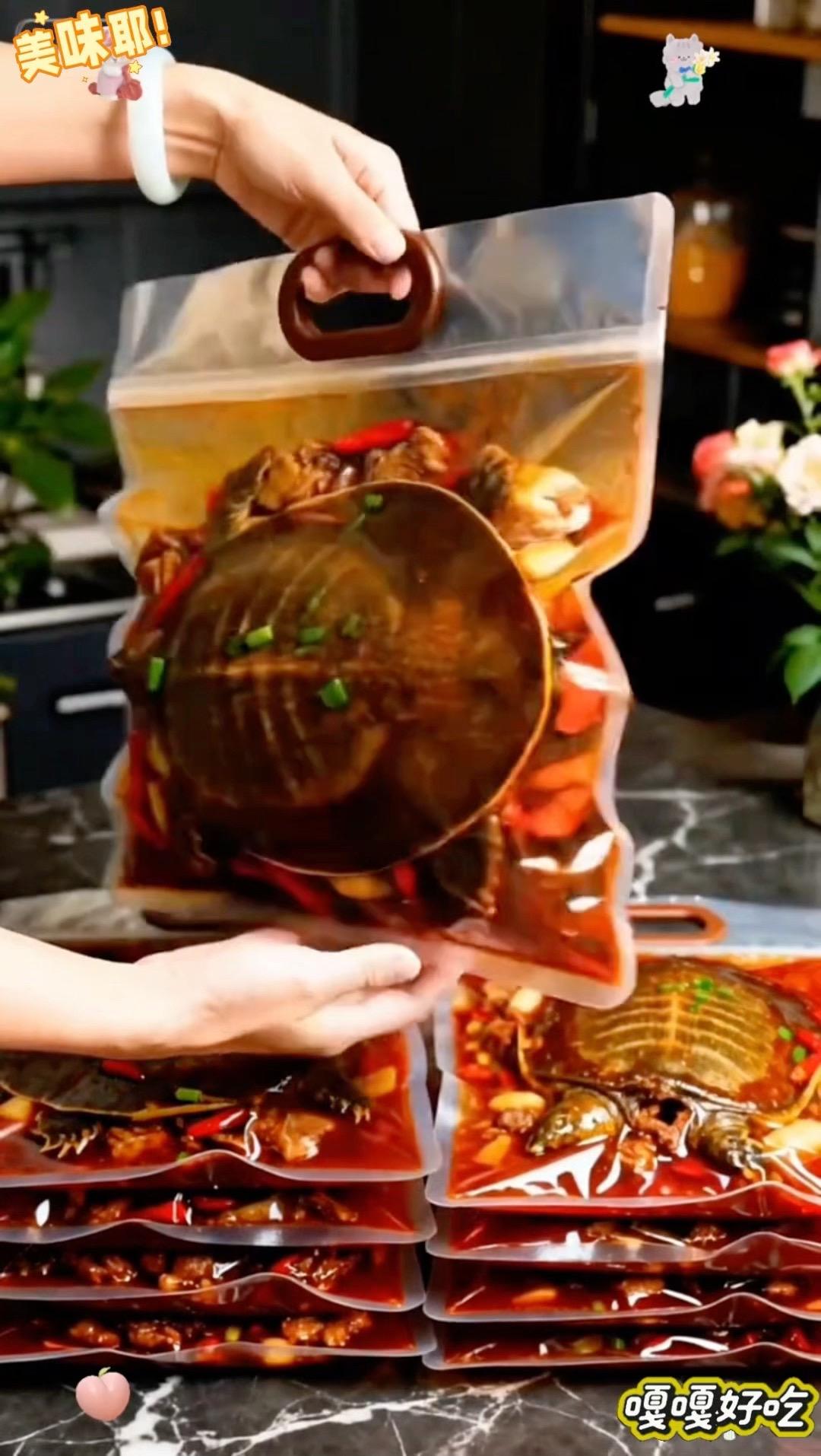 麻辣大甲鱼，肉质Q弹软嫩，鲜辣的味道直往舌头窜，简直是味蕾的快乐暴击！...