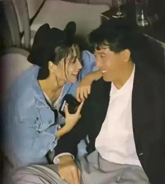 分开31年后，79岁秦汉现状曝光，白发苍苍，家里还留着林青霞照片！ ​​​