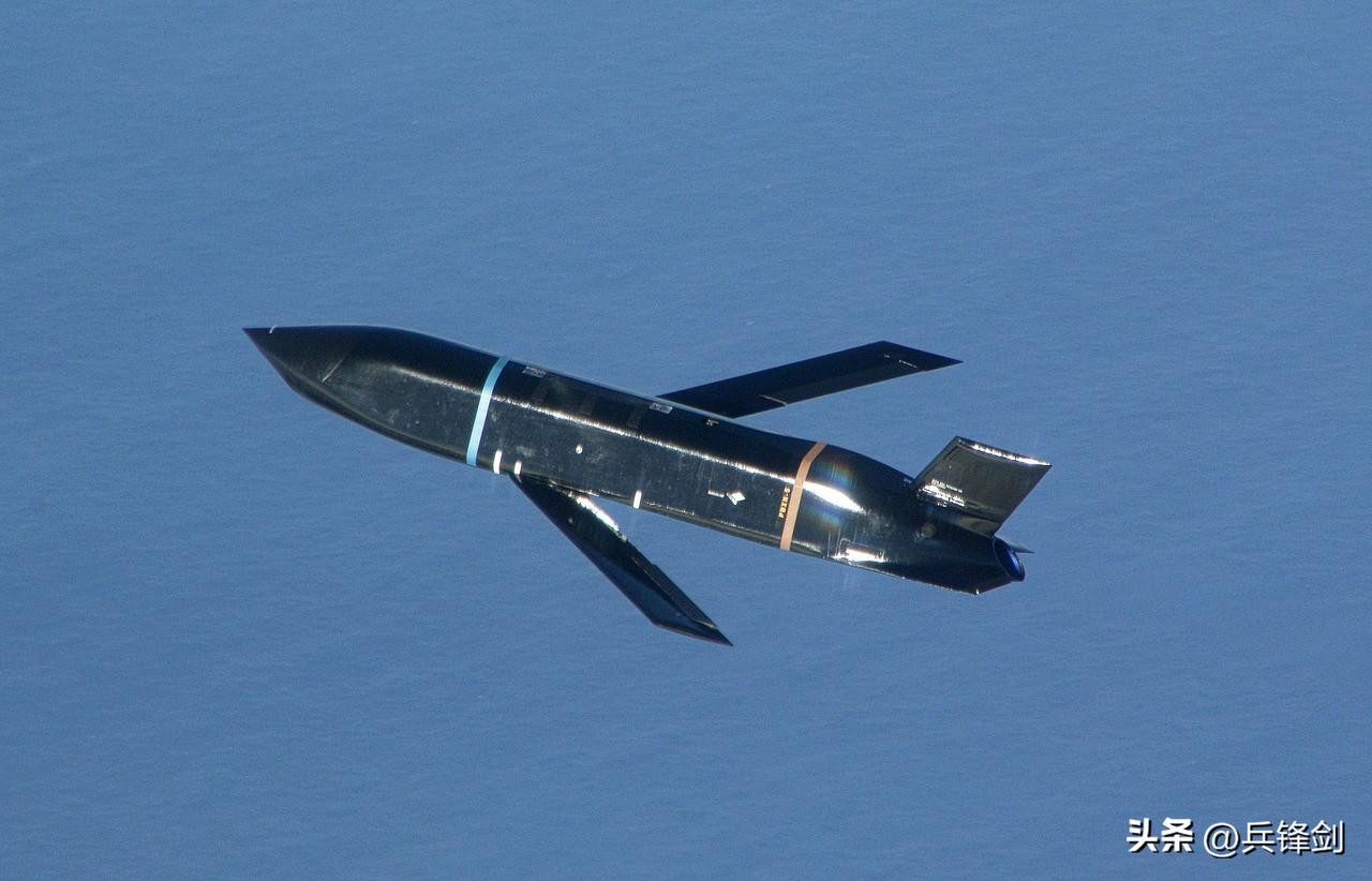 - 158巡航导弹是美国军事科技的杰出成果，威力不容小觑。

从打击精度上看，它