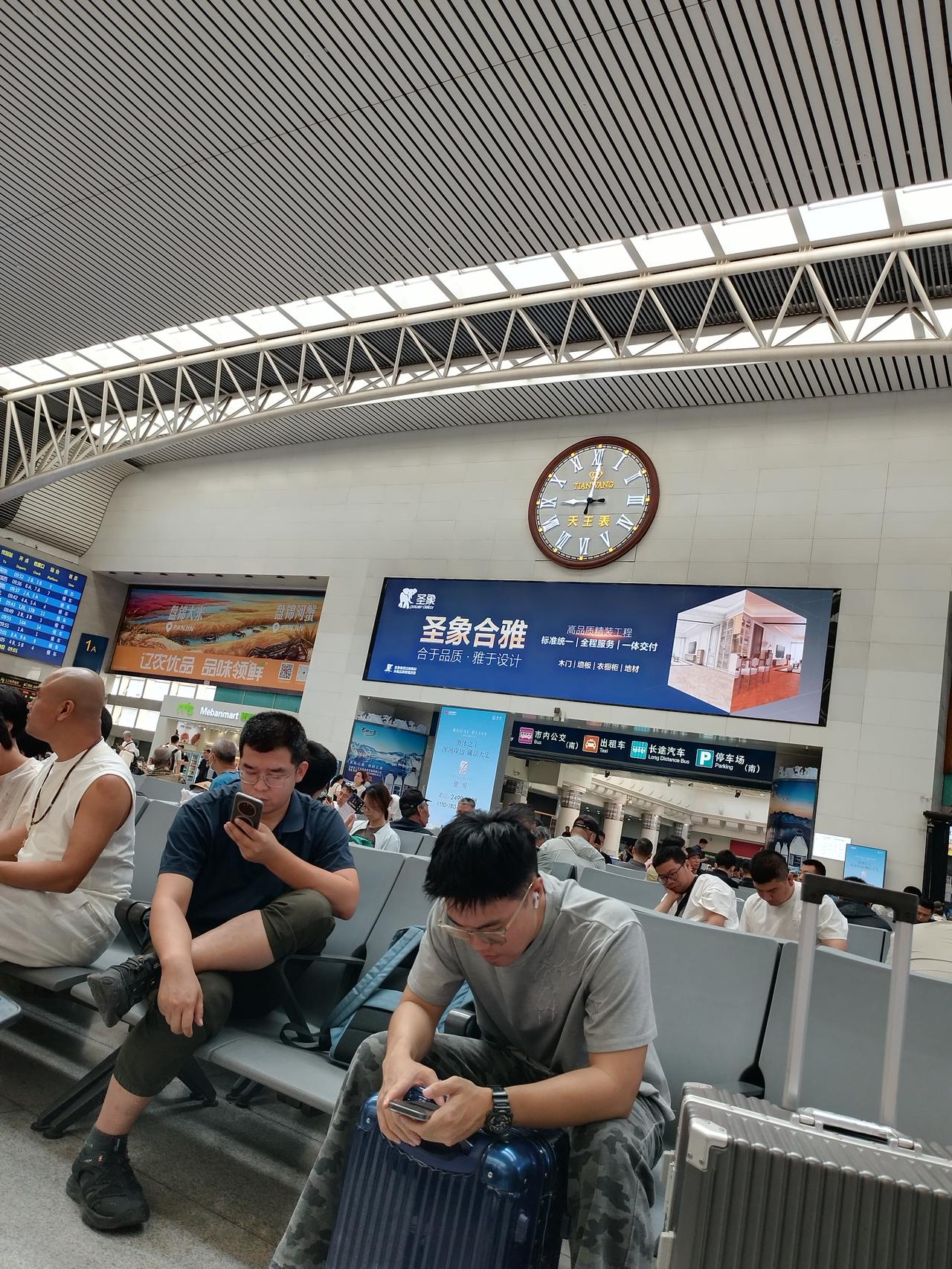 自五月份去天津，在沈阳站发现进站无需刷身份证了，可以长驱直入后，

今天在沈阳北