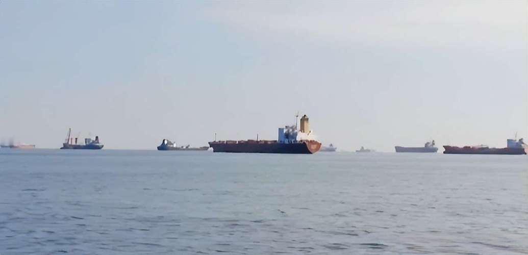 《联合国海洋法公约》明确规定，公海属于全人类共同财产，各国船舶享有无害通过权。美