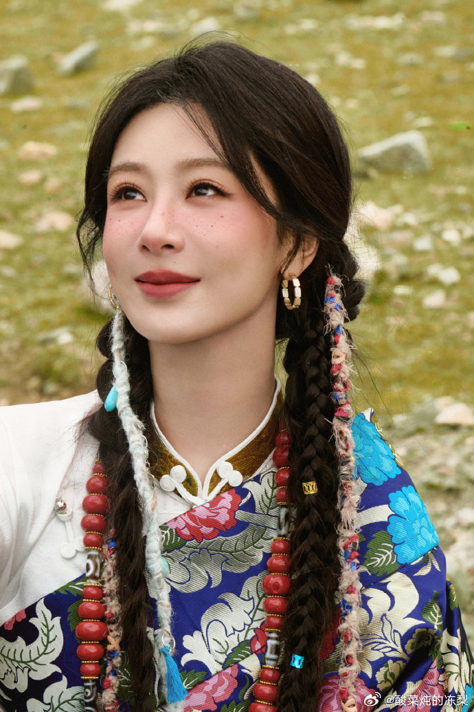 《杨紫藏族少女妆》杨紫真的好美啊2026文娱明星视频激励计划