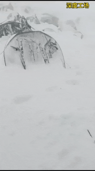 土耳其军队越境冲进伊拉克清剿库尔德武装。结果，夜里下大雪，库尔德战斗小组夜里摸上