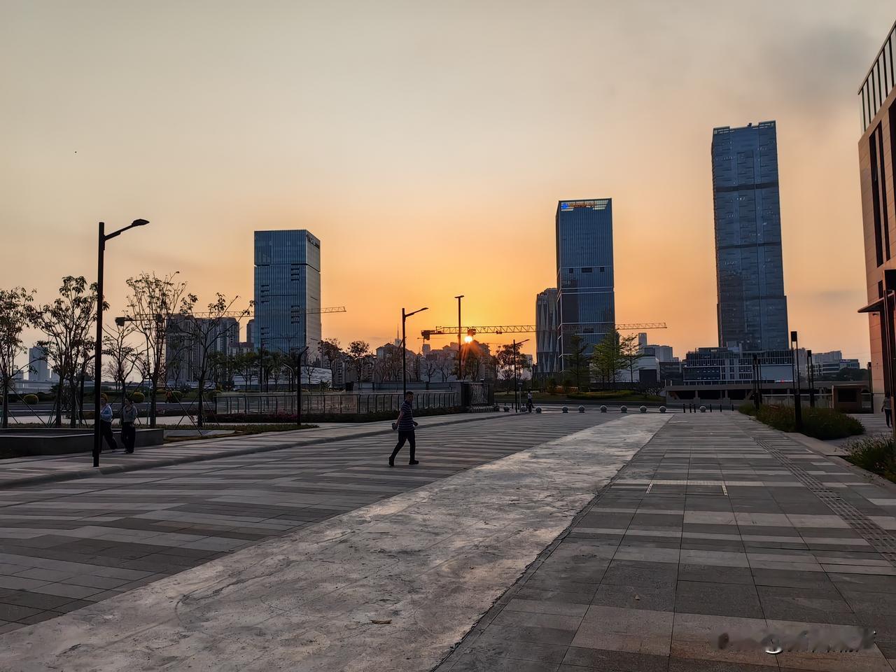 读五代十国史，常常掩卷叹息！

用“天不假年”这四个字来形容最合适不过了，柴荣这