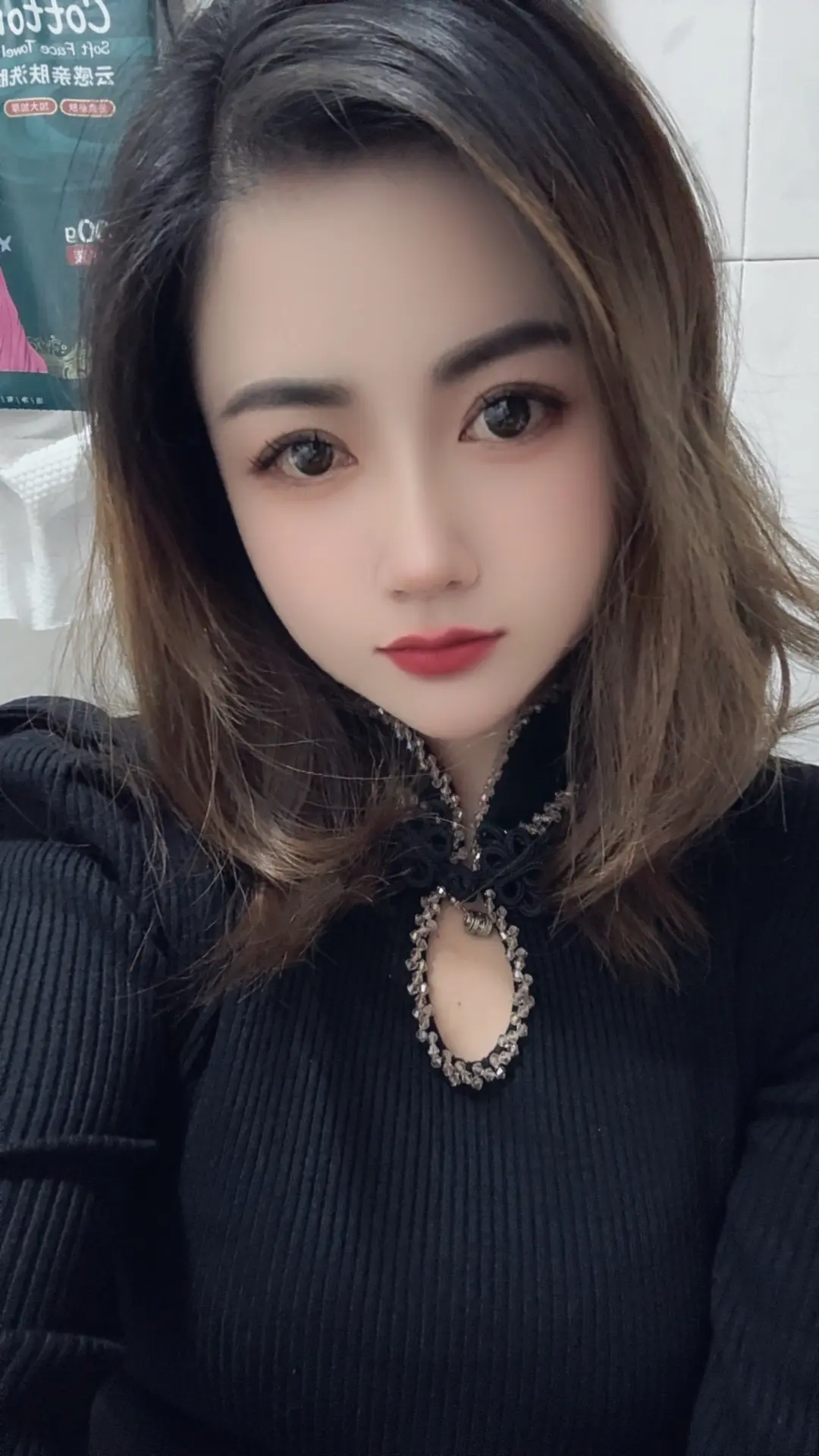 我拿真心对待你们每一个人，到头来还不是被你们当傻子！有些伤痛一辈子都抹...