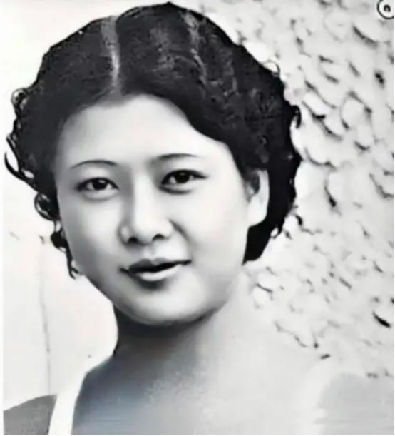 1937年，19岁的杨秀琼刚嫁完人。婚前她只提了一个条件——想先避孕十年，活几年