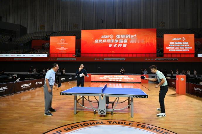 蔡振华出席张继科杯开幕式张继科蔡振华打乒乓球 7月18日，2025“张继科杯”全