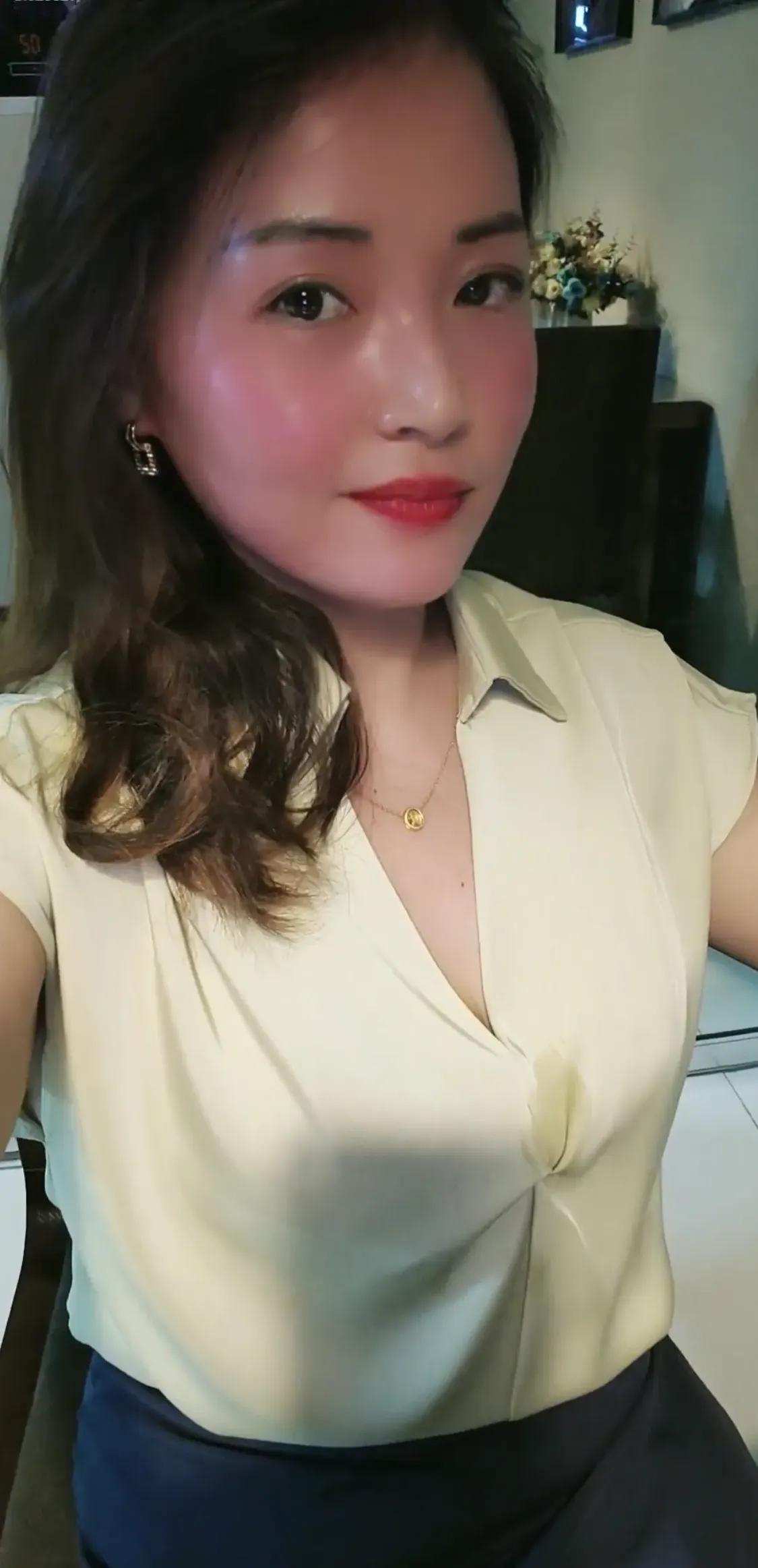 小时候经常看到路边有讨饭的乞丐，每次都会回家拿些东西给她们，虽然那时候家里也很困