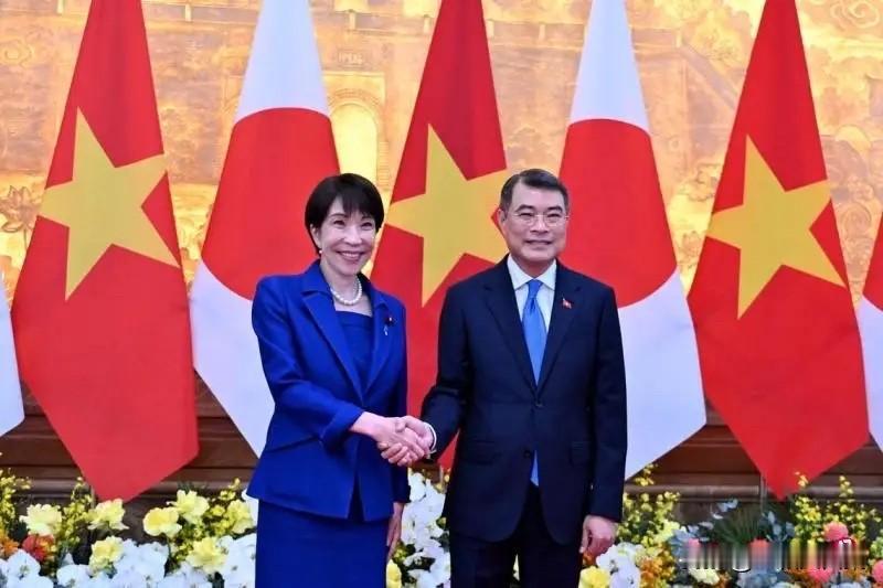 就在刚刚，

日本首相高市早苗发表声明，

5月2日，正在河内访问的日本首相高市