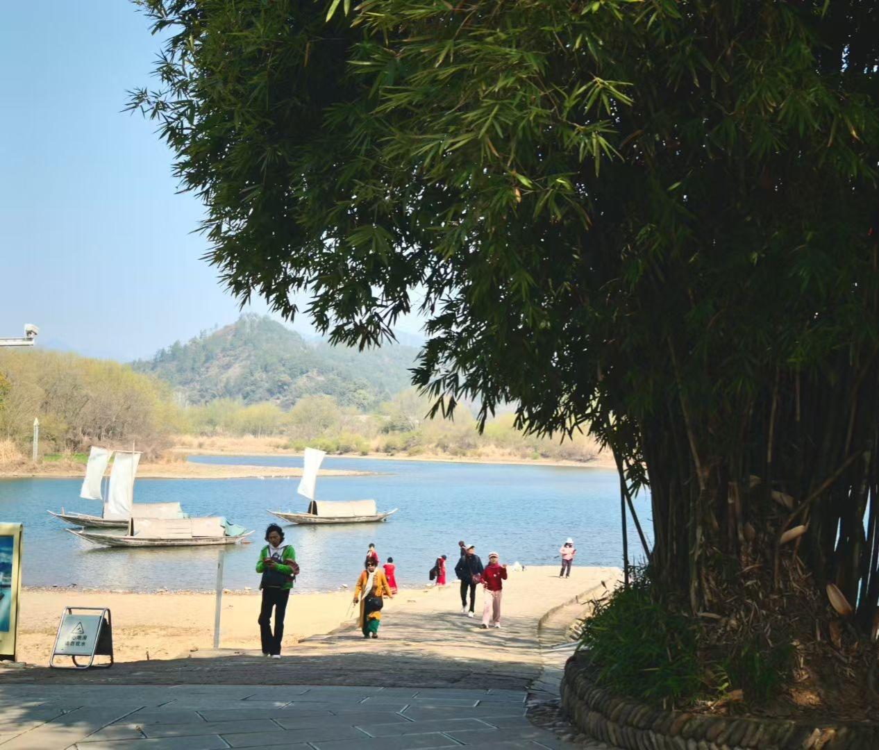 无德养愚孝，愚孝出恶老：这才是戳穿中国家庭的最痛病根
 
说起中国家庭的矛盾，很