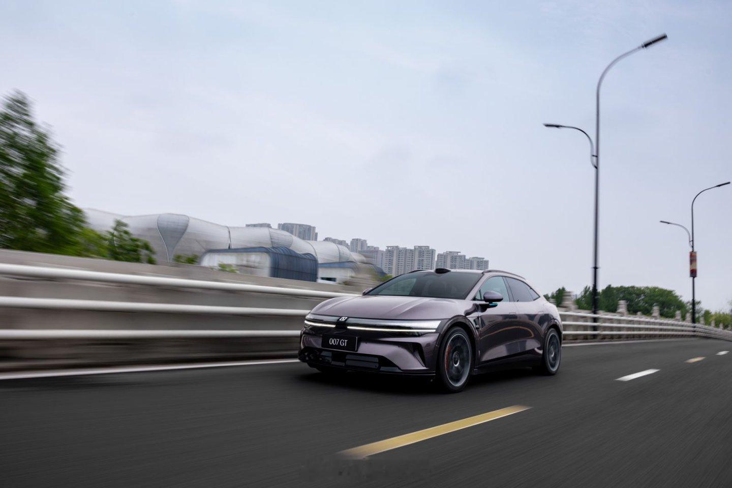 类人的辅助驾驶是什么体验我现在开的一台车是21年底购买的具有辅助驾驶的车型，就在