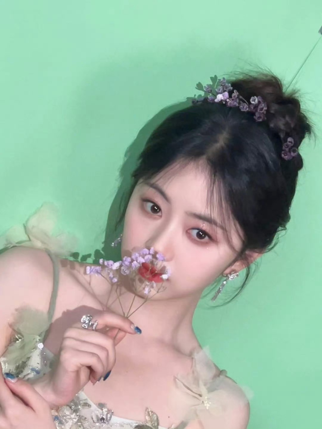 谭松韵谭松韵春禾之上 tsy 谭松韵季三妹“你是春日的入场券，盛夏的晚晴天” ?